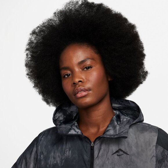 NWT Nike Trail Repel Running Hooded Windbreaker Light Jacket Medium FN6853-010 - Picture 3 of 7